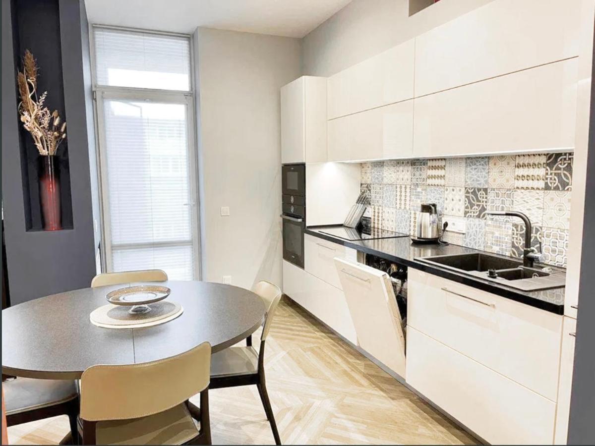 Area 2-bedroom Lux, Ekaterinoslav Square 公寓
